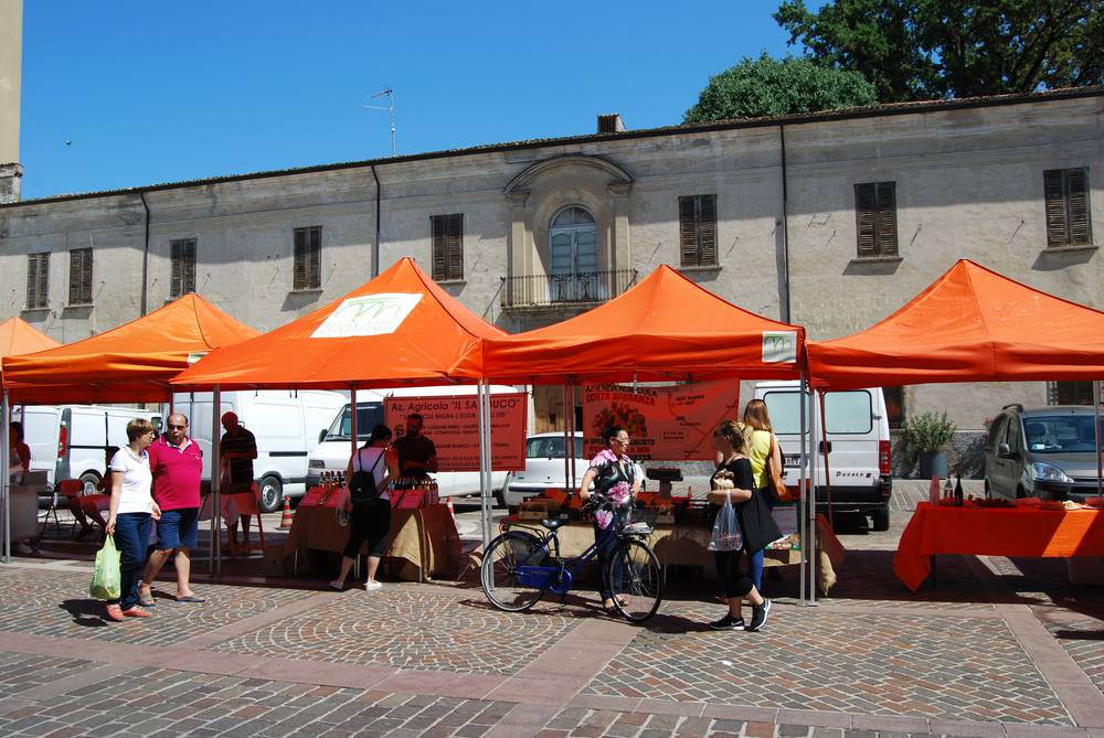 DSC_0210 mercato domenica 1.JPG